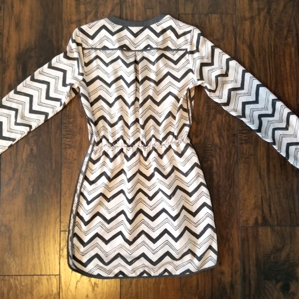 Cream Chevron Dress - Picture 4 of 4